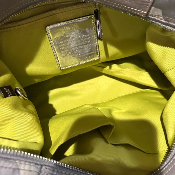 Coach lime green and grey purse. - Picture 4 of 4